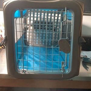 Collapsible travel kennel for a small dog